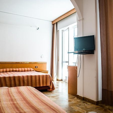 Hotel West End アラッシオ エクステリア 写真