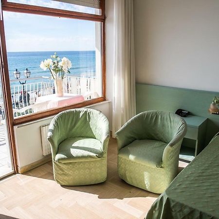 Hotel West End アラッシオ エクステリア 写真