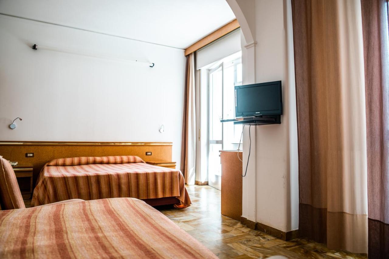 Hotel West End アラッシオ エクステリア 写真
