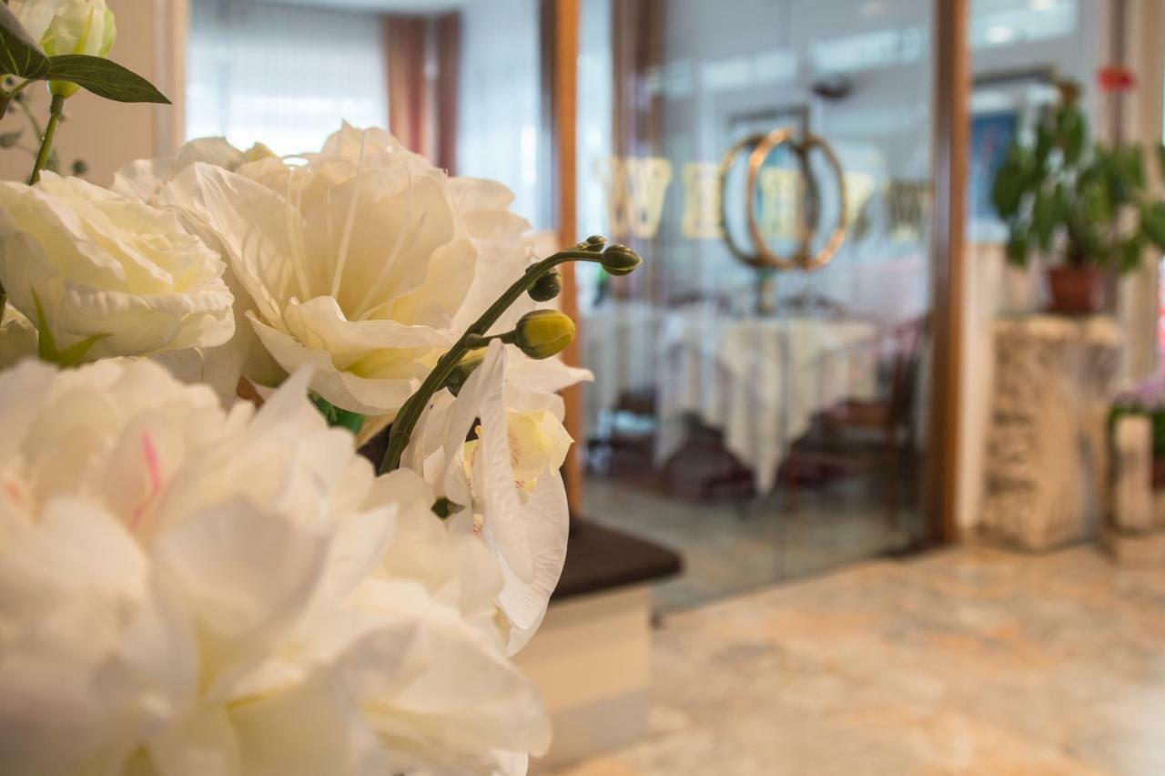 Hotel West End アラッシオ エクステリア 写真