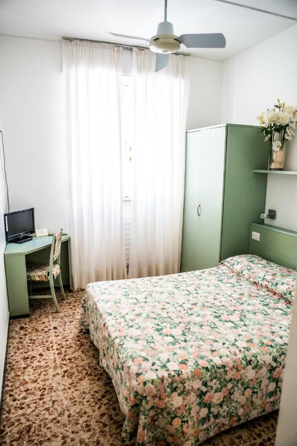 Hotel West End アラッシオ エクステリア 写真
