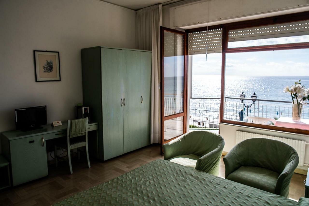 Hotel West End アラッシオ エクステリア 写真