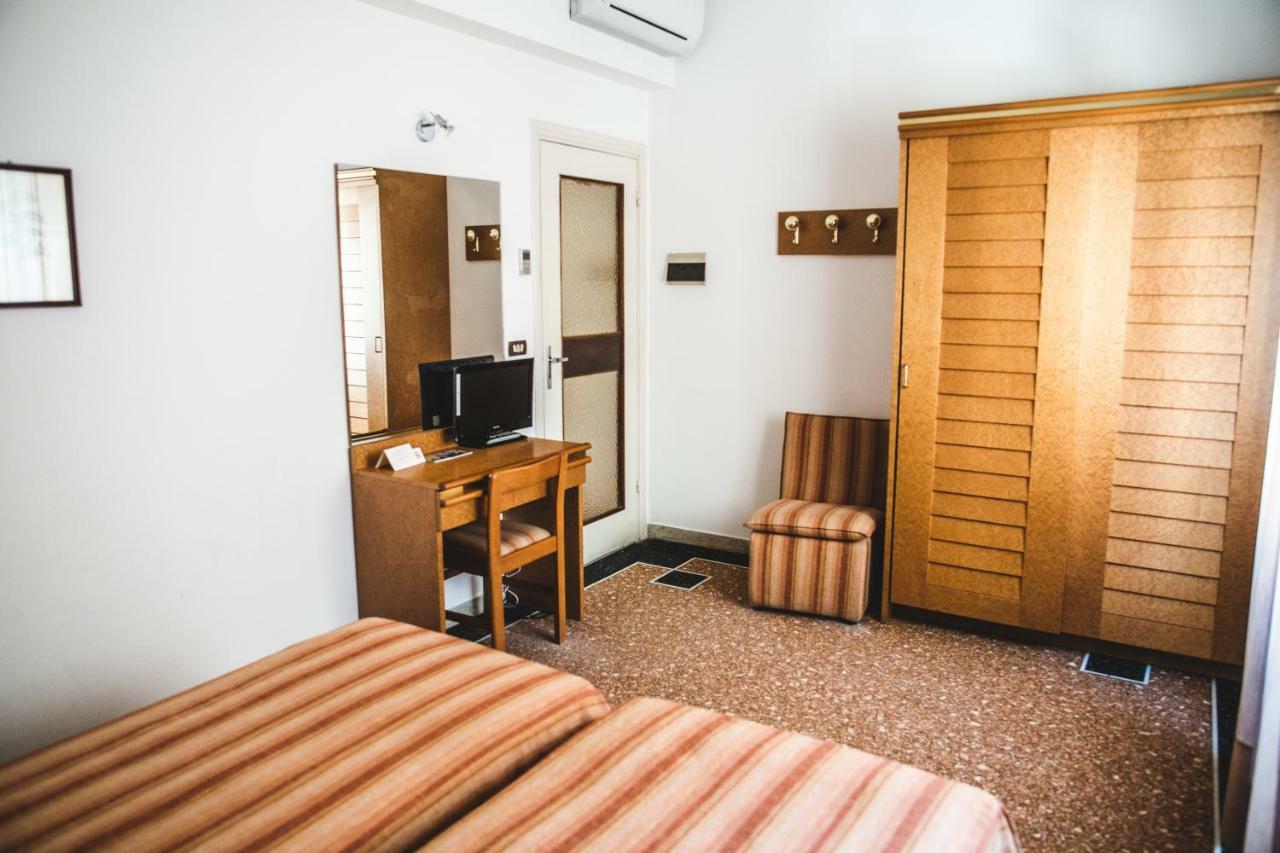 Hotel West End アラッシオ エクステリア 写真