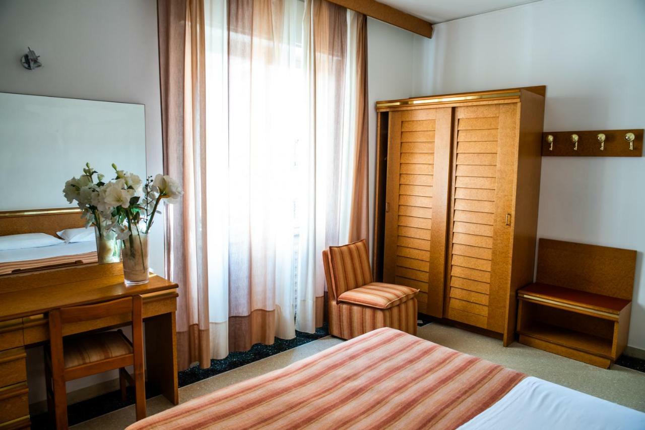 Hotel West End アラッシオ エクステリア 写真
