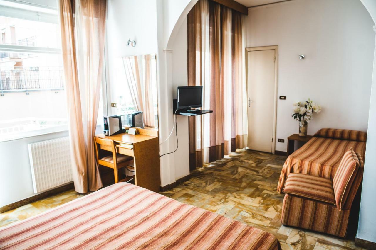Hotel West End アラッシオ エクステリア 写真
