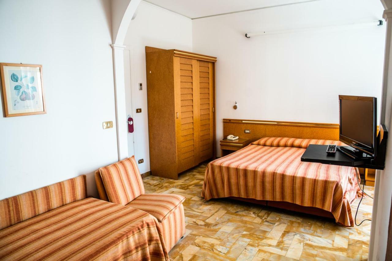 Hotel West End アラッシオ エクステリア 写真