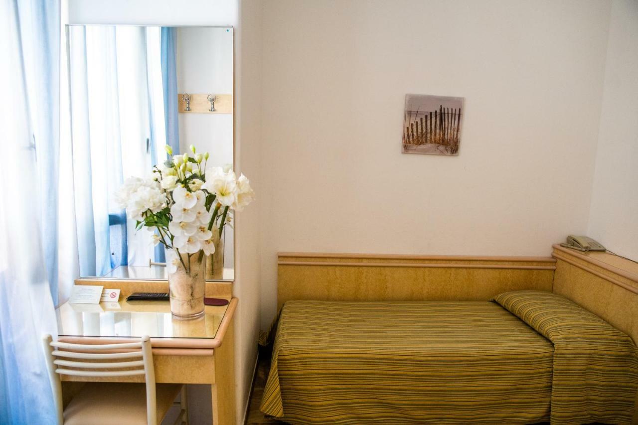 Hotel West End アラッシオ エクステリア 写真