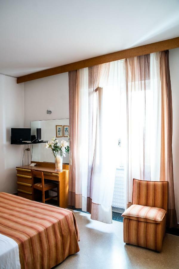 Hotel West End アラッシオ エクステリア 写真