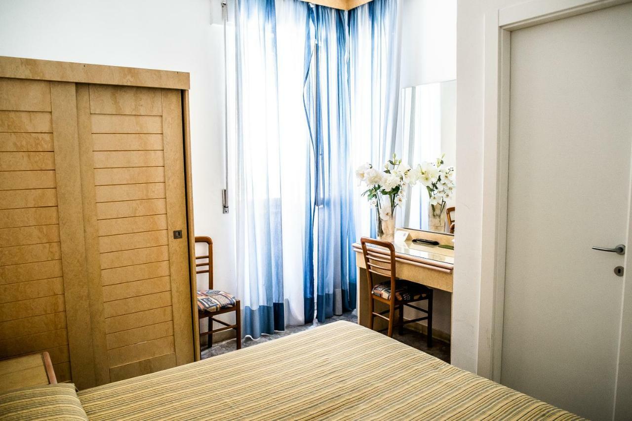Hotel West End アラッシオ エクステリア 写真