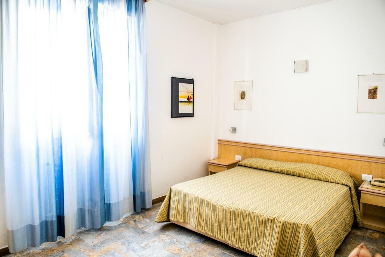 Hotel West End アラッシオ エクステリア 写真