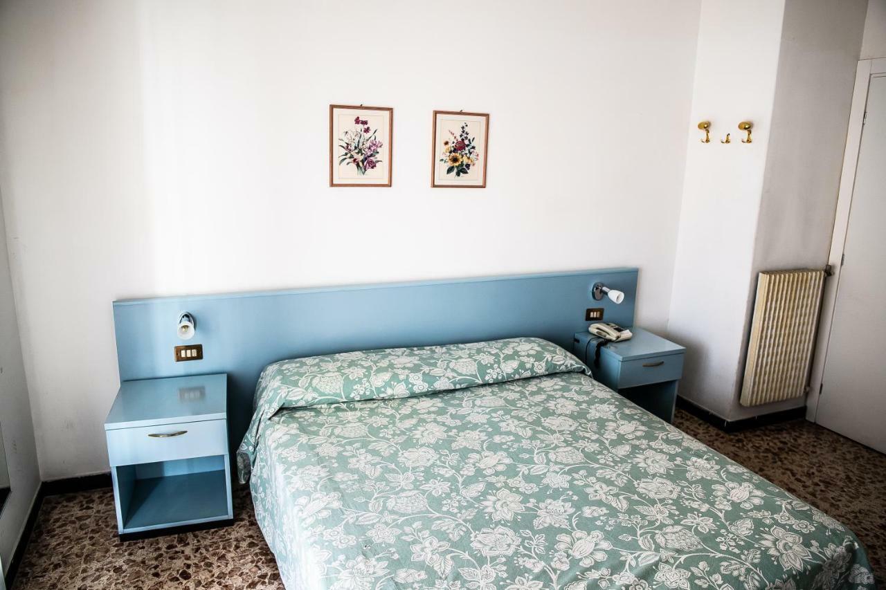Hotel West End アラッシオ エクステリア 写真