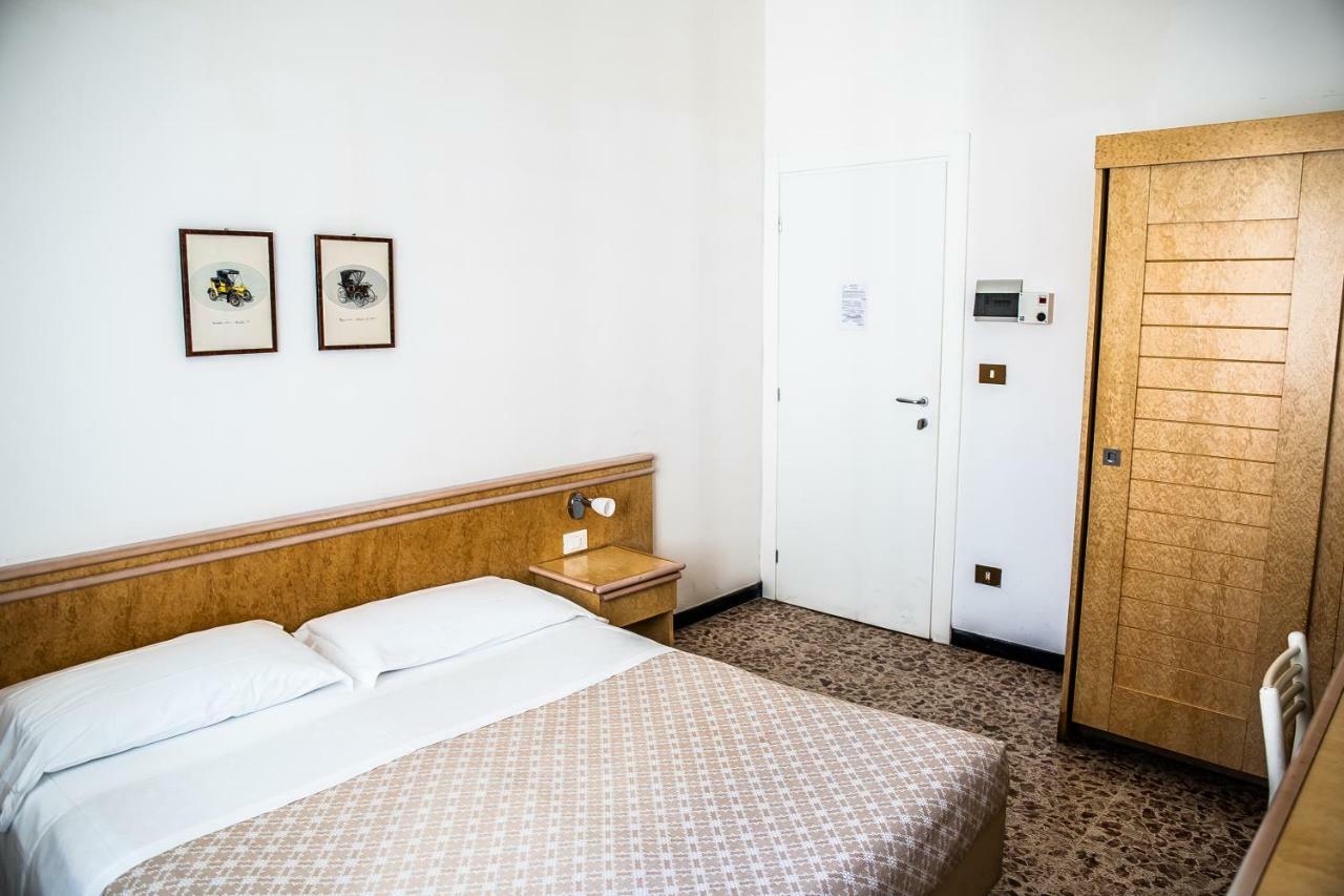 Hotel West End アラッシオ エクステリア 写真