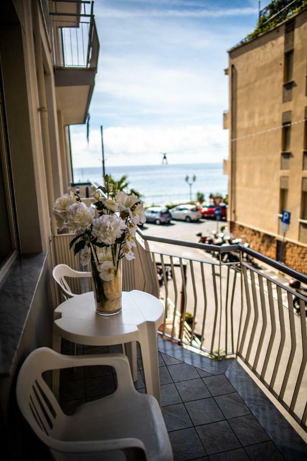 Hotel West End アラッシオ エクステリア 写真