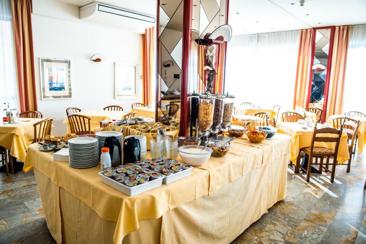 Hotel West End アラッシオ エクステリア 写真
